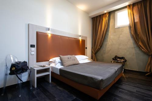 เตียงในห้องที่ Borgo Pio Suites Inn