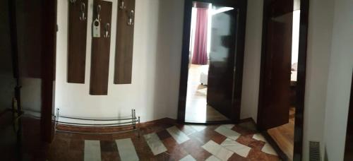a room with a hallway with a mirror and a door at Pensiunea Mayumi Moneasa in Moneasa