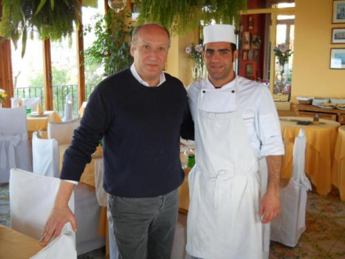 a man standing next to a man in a chef outfit at Hotel Villa Pina Antico Francischiello in Massa Lubrense
