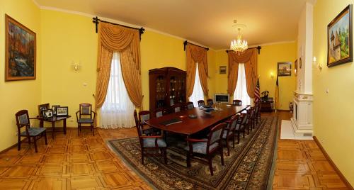 a large dining room with a table and chairs at Hotel Star in Mukacheve