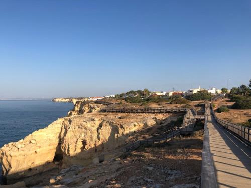 a path on a cliff next to the ocean at Casino 4 in Carvoeiro
