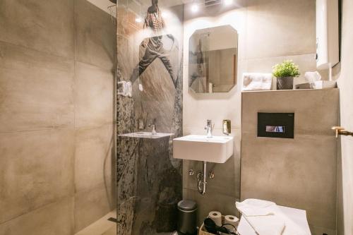 a bathroom with a sink and a mirror at Appartement Stelo Gosau-Hallstatt in Gosau