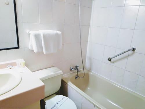 KU Hotel Turismo Temucoにあるバスルーム