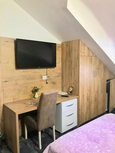 Una televisión o centro de entretenimiento en Tilia