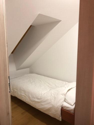 Un ou plusieurs lits dans un hébergement de l'établissement Apartma Linhartov trg
