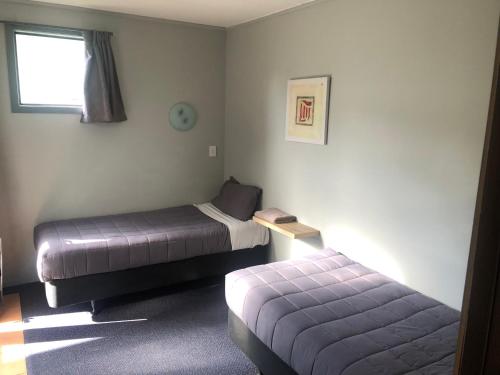 En eller flere senge i et værelse på Ivorytowers Accommodation