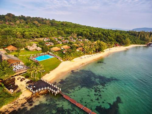 z góry widok na plażę z ośrodkiem w obiekcie Chen Sea Resort & Spa Phu Quoc w Duong Dong