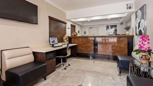 Gallery image of Best Western Hollywood Plaza Inn - Hollywood Walk of Fame Hotel - LA in Los Angeles