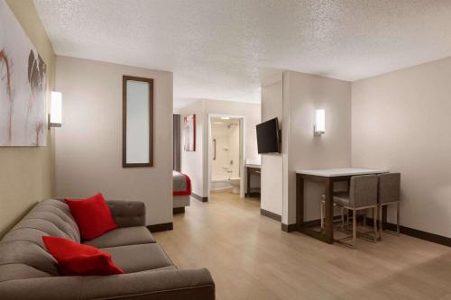 Ramada by Wyndham Suites Orlando Airport Image
