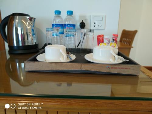 Kemudahan buat kopi dan teh di Dragon Phoenix Hotel