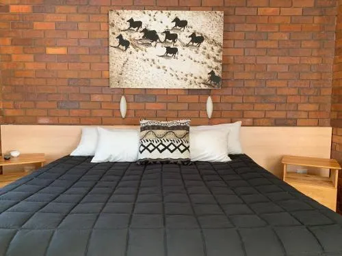 Peter Allen Motor Inn picture