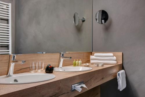 a bathroom with two sinks and a large mirror at GERMANIA Wissen in Wissen