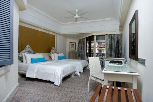 Cama ou camas em um quarto em The Magellan Sutera Resort