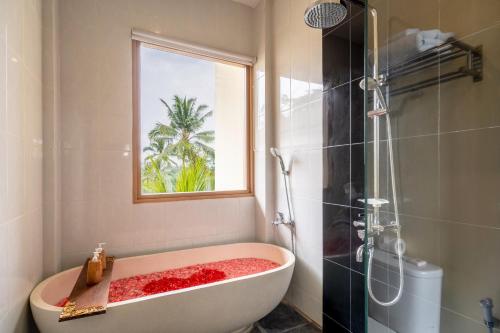 Kupatilo u objektu Ashoka Tree Resort at Tanggayuda