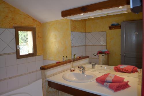 Koupelna v ubytování Maison de la Vigne
