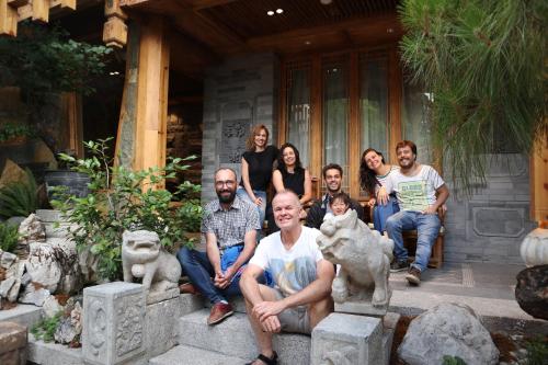 A family staying at Lijiang Zen Garden Hotel