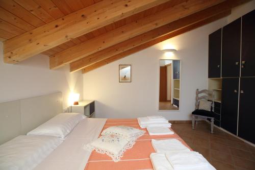 En eller flere senge i et værelse på La casa al mare