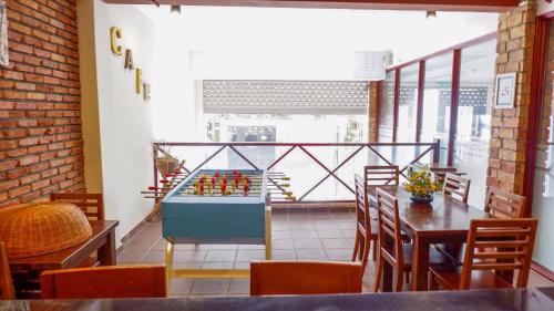 Ananas Family Hotel tesisinde bir restoran veya yemek mekanı
