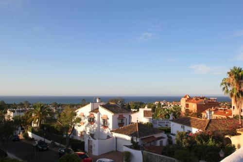 Rooftop Villa - chalet en Cabo Pino con vistas al mar ...