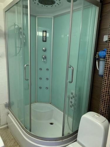 a glass shower in a bathroom with a toilet at Uus 13b, Beautiful 3-bedroom Apartment - 3 big beds in Tartu