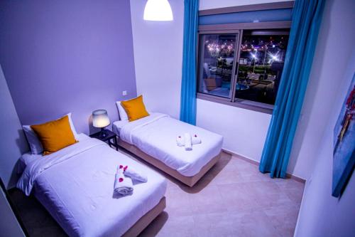 Postel nebo postele na pokoji v ubytování Kenz Mehdia Hotel Resort