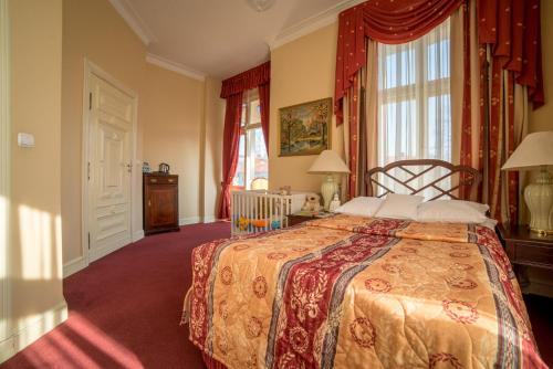 a bedroom with a large bed and a window at Pałac Bielawa in Bielawa