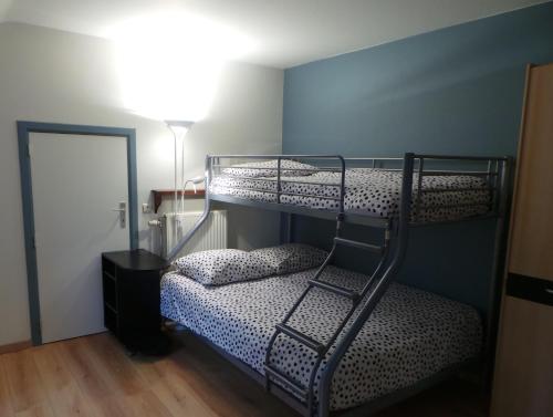 Poschodová posteľ alebo postele v izbe v ubytovaní Villa De Ruiter