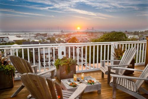 Un balcón o terraza de The Vanderbilt, Auberge Collection