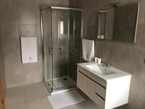 a bathroom with a shower and a sink at Marqueses de Ferreira in Lamas de Ferreira