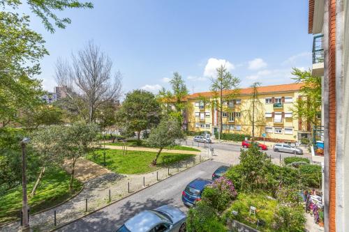 Sunny, Bright and Quiet Apartment, By TimeCooler