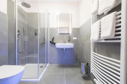 Koupelna v ubytování Hotel Schwarzer Adler Jever