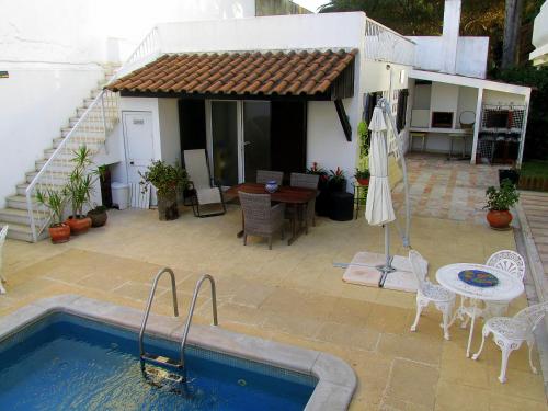 Gallery image of Go PT - Private challet with swimming pool and garden in Parede