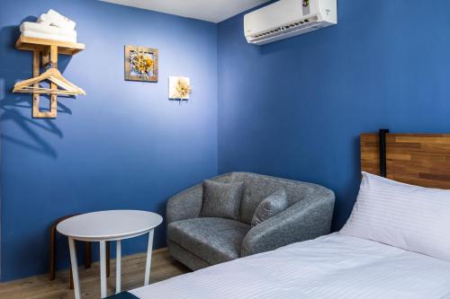 Postel nebo postele na pokoji v ubytování 沐藍輕旅 Mulan Light Inn I 海安路住宿