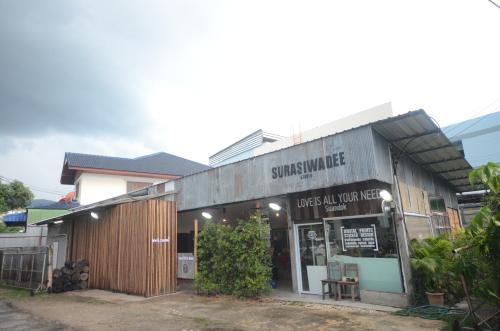a building with a sign that readslost all violence at Suandok History House in Chiang Mai