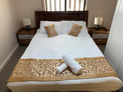 Una cama o camas en una habitación de Gazebo Motor Inn - Strathmerton