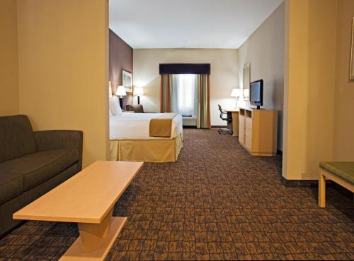 Μια τηλεόραση ή/και κέντρο ψυχαγωγίας στο Holiday Inn Express Hotel and Suites Borger by IHG