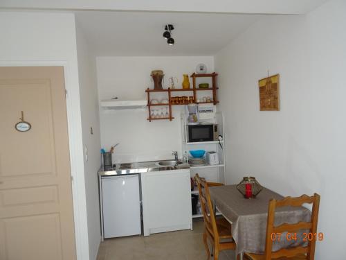 a kitchen and dining room with a table and a table and chairs at Les Ecrins d'Aix-en-Provence in Aix-en-Provence