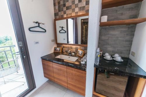 a bathroom with a sink and a mirror at THE ONE-Liuqiu in Xiaoliuqiu