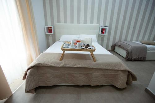 Una cama o camas en una habitación de Philip Royal