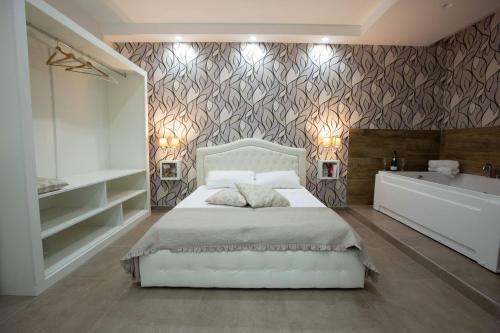 Una cama o camas en una habitación de Philip Royal