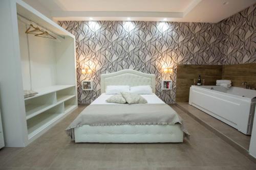 Una cama o camas en una habitación de Philip Royal
