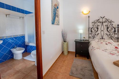a bathroom with a bed and a toilet and a sink at Villa Iris in Callao Salvaje
