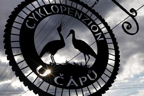 Cyklopenzion U Čápůに飾ってある許可証、賞状、看板またはその他の書類