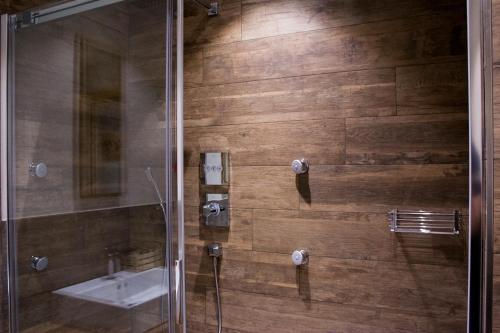a bathroom with a shower with a sink at Chalet Remì - Parè in Livigno