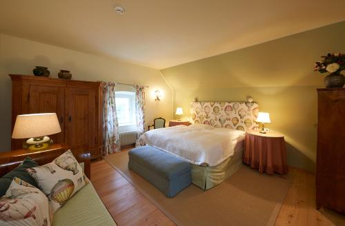 a bedroom with a bed and a couch at Schloss Englar in Appiano sulla Strada del Vino