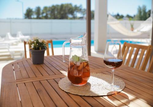 Imagen de la galería de Faulha House,with BBQ and swimming pool, en Sesimbra