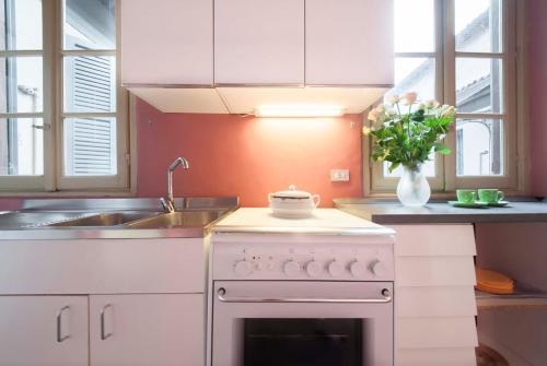 A kitchen or kitchenette at MERCALLI III