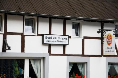 a sign on the side of a building at Hotel zum Schwan Weilerswist in Weilerswist