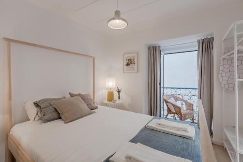 Sunny Bairro Alto & Chiado Apartment, By TimeCooler