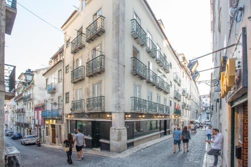 Sunny Bairro Alto & Chiado Apartment, By TimeCooler